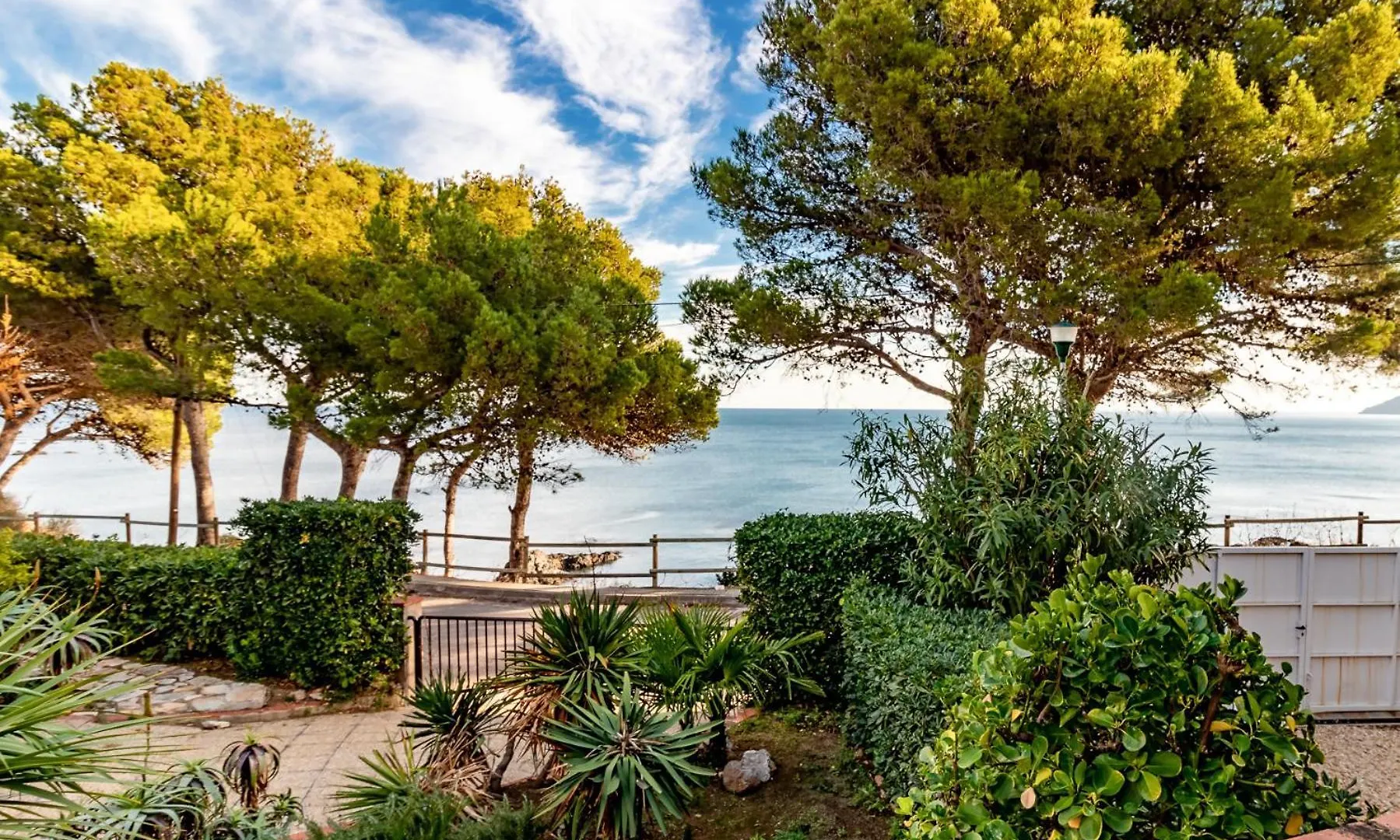 Les Tonyines 68 Apartamento Con Vistas Y Terraza Llanca 0*,  Spain